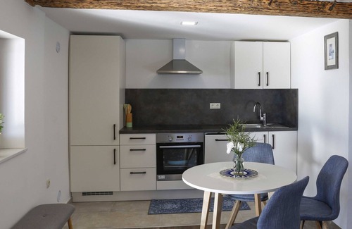 Dravograd Apartamento | Mountain Vibrant and Timeless Apartment with Sauna - Studio Apartment with Terrace