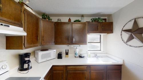 Red River Casa | Mountain View 3 - Grill - WiFi - Mountain Views - Washer - Dryer - Garage Access - Walk to Everything