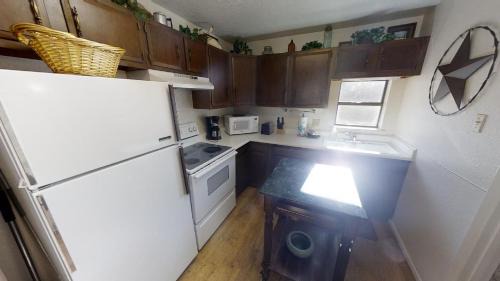 Red River Casa | Mountain View 3 - Grill - WiFi - Mountain Views - Washer - Dryer - Garage Access - Walk to Everything