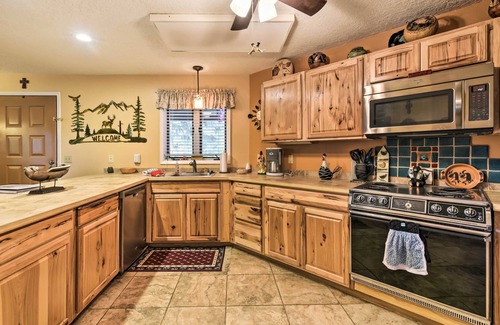 Angel Fire Condominio | ¡NUEVO! Mtn-View Angel Fire Condo, <1 Mile to Resort!