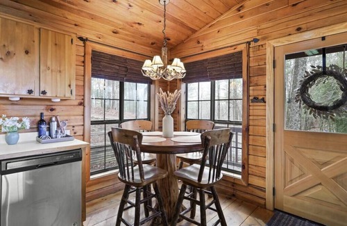 Ellijay Casa | Mountain view cabin near Ellijay w/ hot tub!