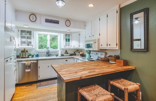 Franklin Cabina | Mountain View Cabin, All King Beds, Garage w/ Paved Drive, One Floor