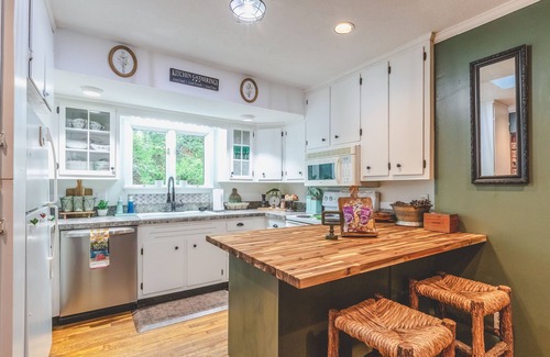 Franklin Cabina | Mountain View Cabin, All King Beds, Garage w/ Paved Drive, One Floor