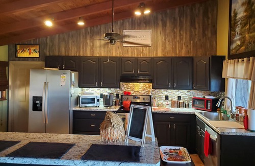 Franklin Casa | Mountain view cabin, fully remodeled, huge screen in porch with panoramic view.