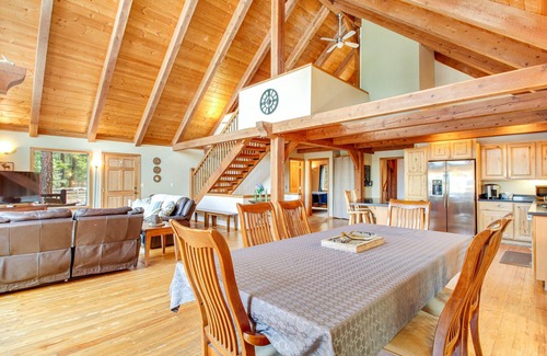 Cle Elum Cabina | Mountain-view cabin near golf w/ wood stove, game room, volleyball, & basketball
