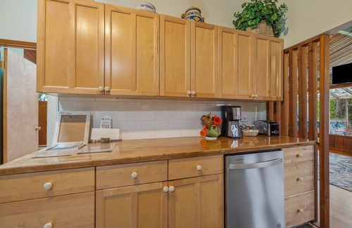 Gold Bar Cabina | Mountain View Cabin w/ amazing mountain views, hot tub, wifi, wood stove