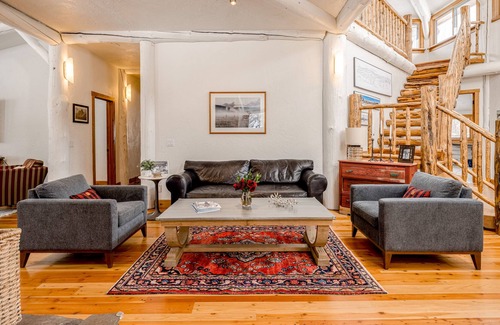 Wilson Casa | Mountain view cabin with a wood-burning fireplace, hot tub, & grill
