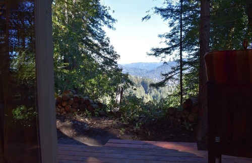 Ben Lomond Casa | Mountain View Casita en secoyas mágicas. Precios de invierno.