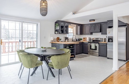 Hensonville Chalet De Esquí | This chalet is a 4 bedroom(s), 2 bathrooms, located in Hensonville, NY.