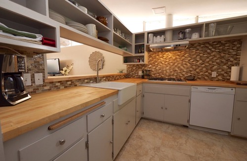 Altadena Condominio | 2 dormitorios / 2 baños Actualización en las estribaciones