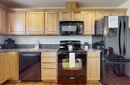 Ronald Condominio | Mountain view condo with balcony, fireplace, pool, hot tub, gym & tennis