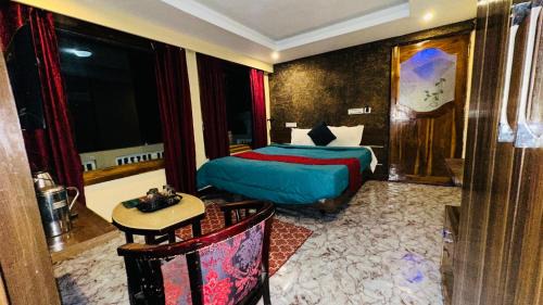 Ooty Hotel | Mountain view cottage ooty