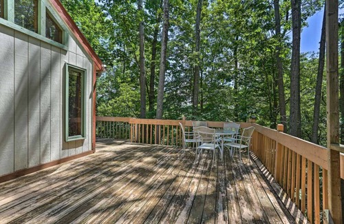 Bushkill Casa | Mountain View Cottage
