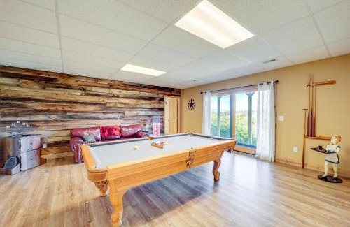 Fleetwood Casa | Mountain-View Deck Group Getaway in Fleetwood