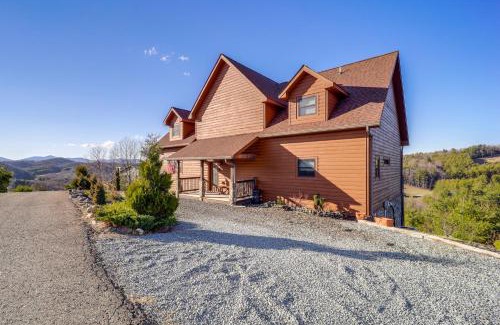 Fleetwood Casa | Mountain-View Deck Group Getaway in Fleetwood