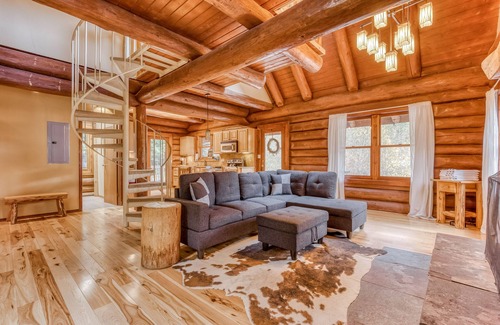 Rhododendron Casa | Mountain view, dog-friendly cabin with fireplace, washer/dryer, grill, & hot tub