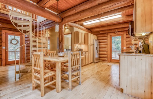 Rhododendron Casa | Mountain view, dog-friendly cabin with fireplace, washer/dryer, grill, & hot tub
