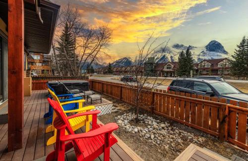 Teepee Town Casa | Mountain View Escape with Private Hot Tub & Patio