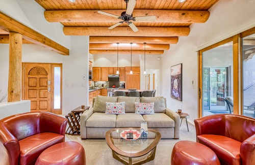 La Tierra Casa | Mountain view estate with main house & guest house - rooftop hot tub, dogs ok