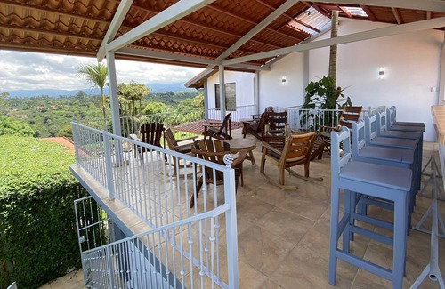 San Isidro Cama Y Desayuno | Mountain View family Bedroom for Eight