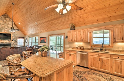 Franklin Casa | 3BR Franklin House w / múltiples cubiertas y vistas Mtn!