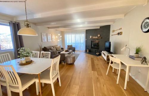 Mont-Tremblant Apartamento | Mountain view fully renovated 6-8 people condo