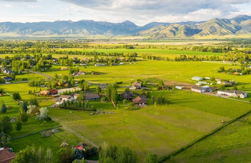Bozeman Casa | Big Home -Views de Bridgers, jacuzzi, mesa de billar!