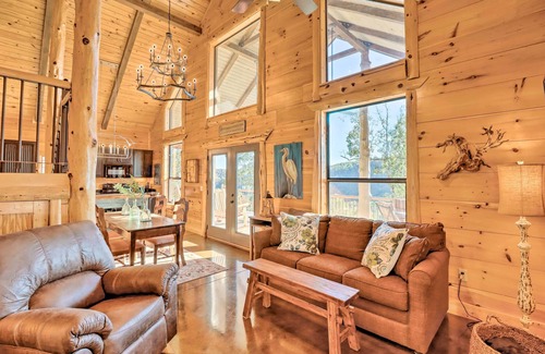 Mountain View Cabina | Mountain View Hideaway w/ Outdoor Fireplace!