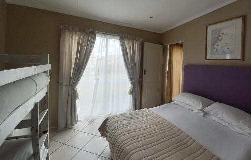 Franskraal Casa | Mountain View Holiday Home