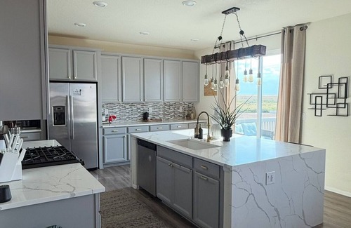 Commerce City Casa | Mountain View Home, Sleeps 10, Hot-tub