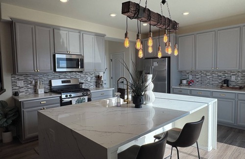 Commerce City Casa | Mountain View Home, Sleeps 10, Hot-tub