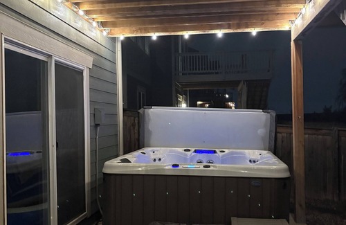 Commerce City Casa | Mountain View Home, Sleeps 10, Hot-tub