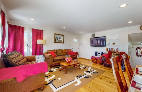 Lake Elsinore Casa | Mountain view home with pool, putting green, grill