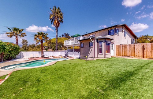 Lake Elsinore Casa | Mountain view home with pool, putting green, grill