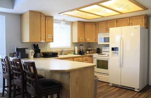 West Jordan Casa | Mountain View home, spacious, sleeps 12