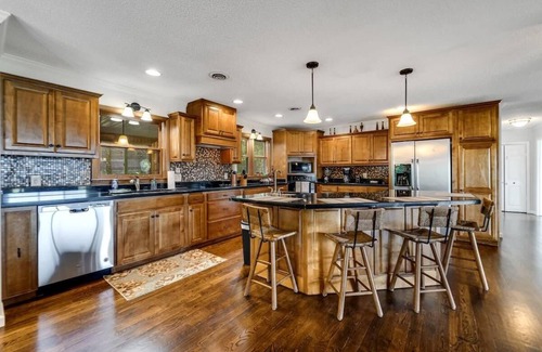 Franklin Casa | Mountain view home w/ fireplace & ping pong