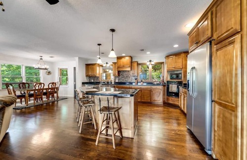 Franklin Casa | Mountain view home w/ fireplace & ping pong