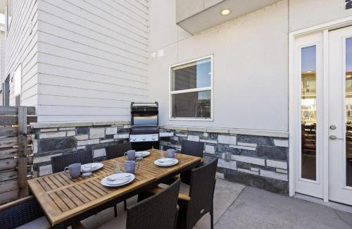 Old Town North Casa | Mountain View Home with King Beds and Rooftop Deck
