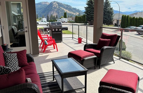 Lumby Casa | Mountain View Home with hot tub close to prime areas for outdoor enthusiasts