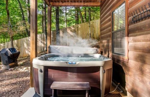 Blairsville Casa | Mountain View, hot tub, fire pit, game room