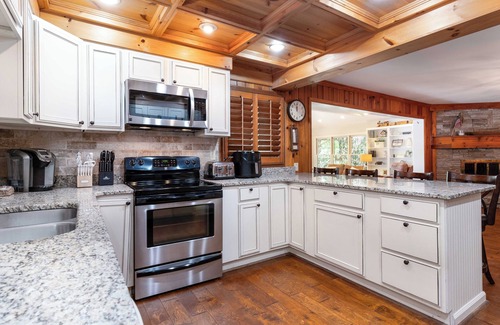 Hiawassee Casa | Mountain-View Lakefront Cabin Retreat.