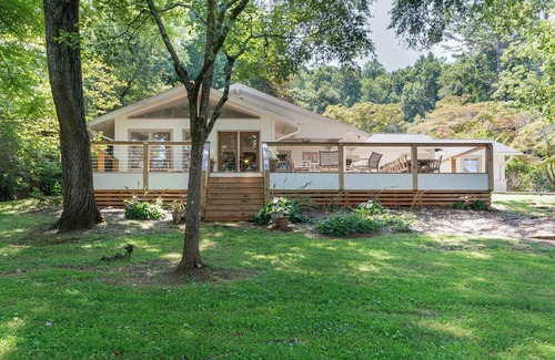 Hiawassee Casa | Mountain-View Lakefront Cabin Retreat.