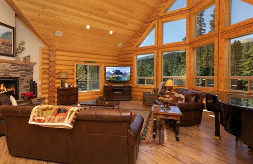 Breckenridge Casa | Mountain View Lodge: Incredible Long Stay Log Home