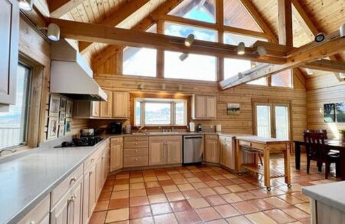 North Powder Casa | Mountain View Lodge, Sleeps 14, Near Anthony Lakes