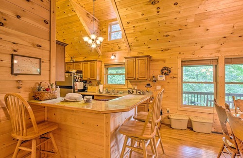 Settlers Ridge Casa | Mountain-View Maggie Valley Home w/ 2 Decks!