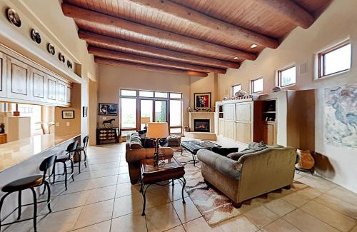 Santa Fe Casa | Mountain-View Magic