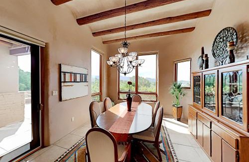 Santa Fe Casa | Mountain-View Magic