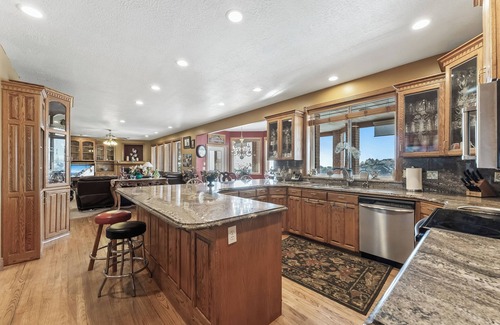 Layton Casa | Mountain View Mansion in the foothills of Utah