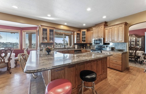 Layton Casa | Mountain View Mansion in the foothills of Utah