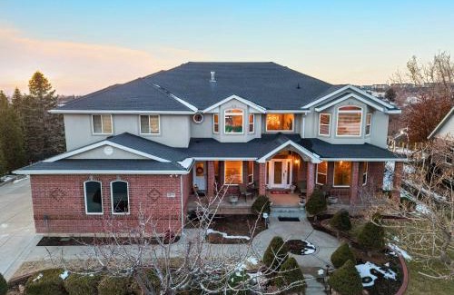 Layton Casa | Mountain View Mansion